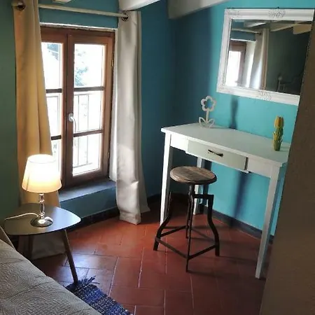 Borgo Di Codeglia - בית הארחה