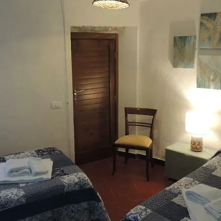 בית הארחה Borgo Di Codeglia - *